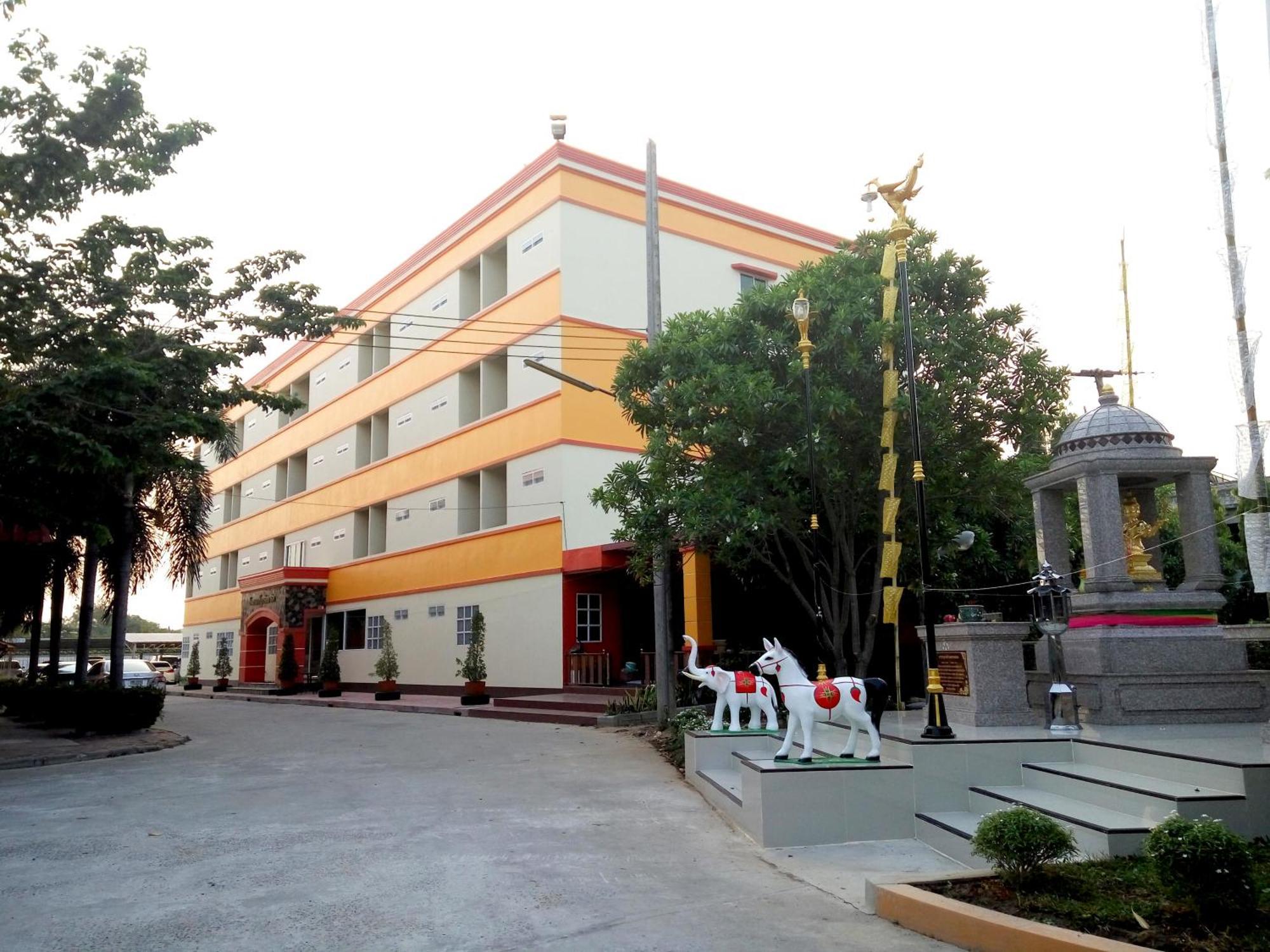 Central Park Hotel Sing Buri Ngoại thất bức ảnh