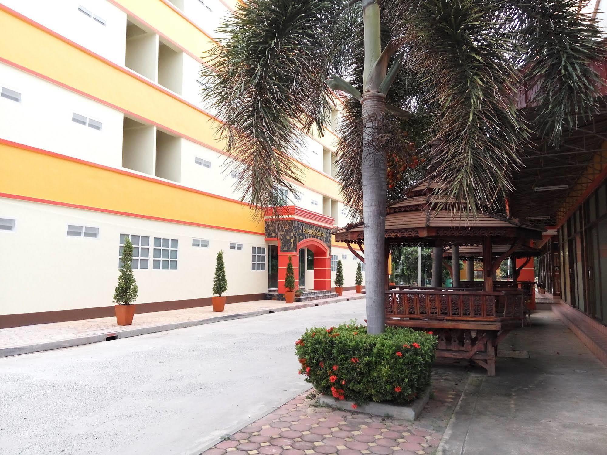 Central Park Hotel Sing Buri Ngoại thất bức ảnh