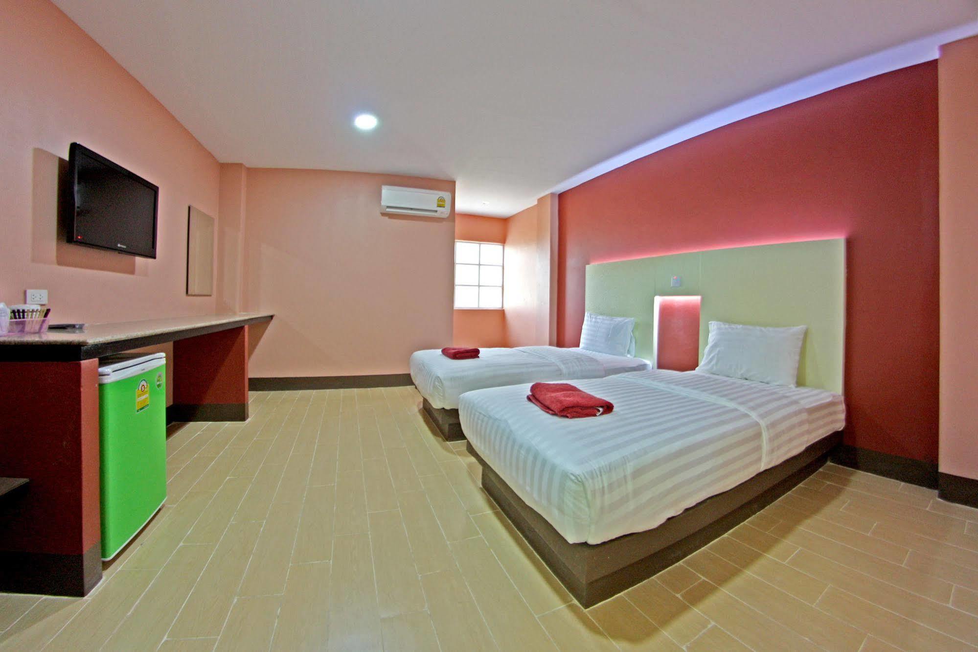Central Park Hotel Sing Buri Ngoại thất bức ảnh