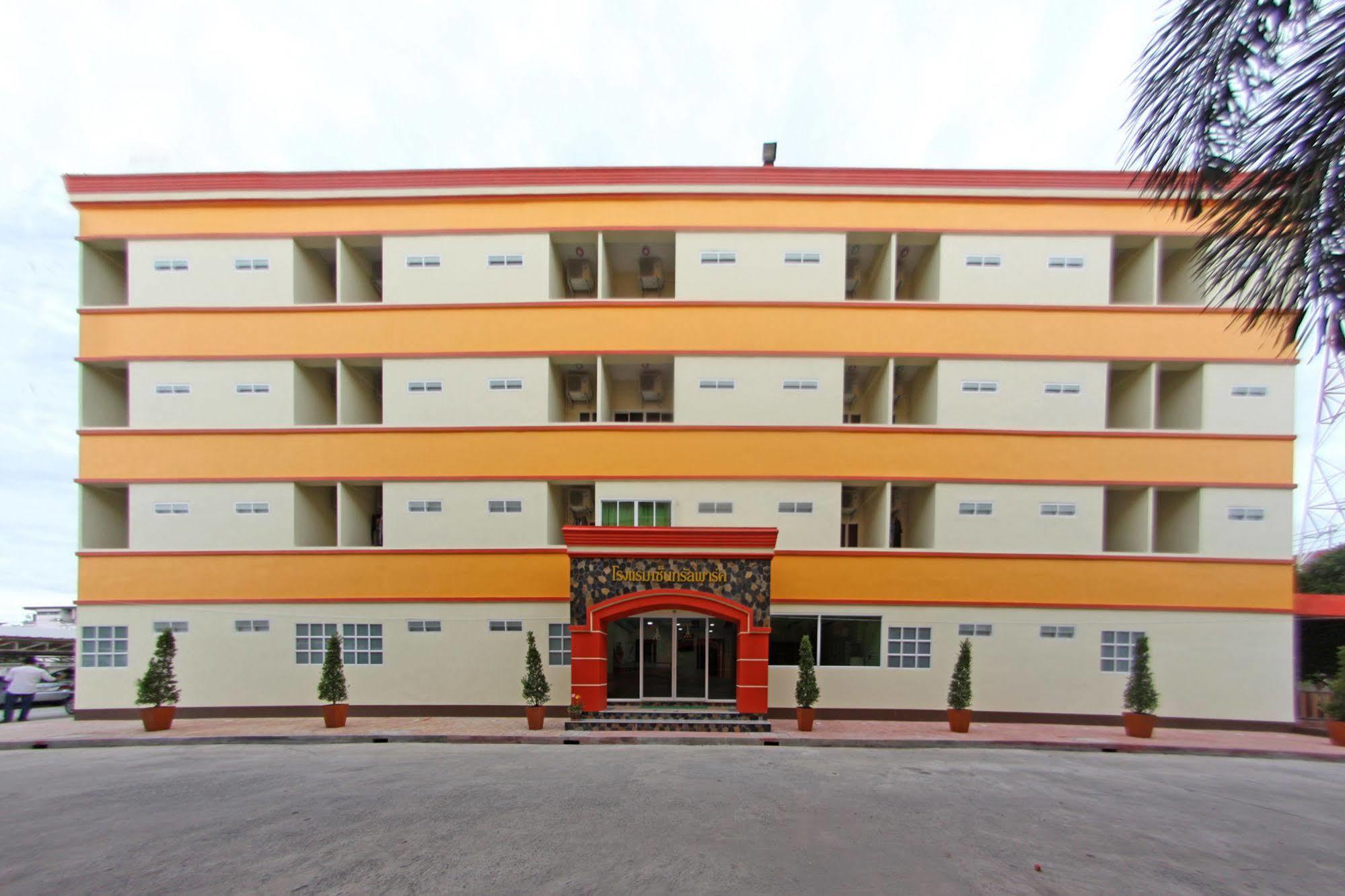 Central Park Hotel Sing Buri Ngoại thất bức ảnh